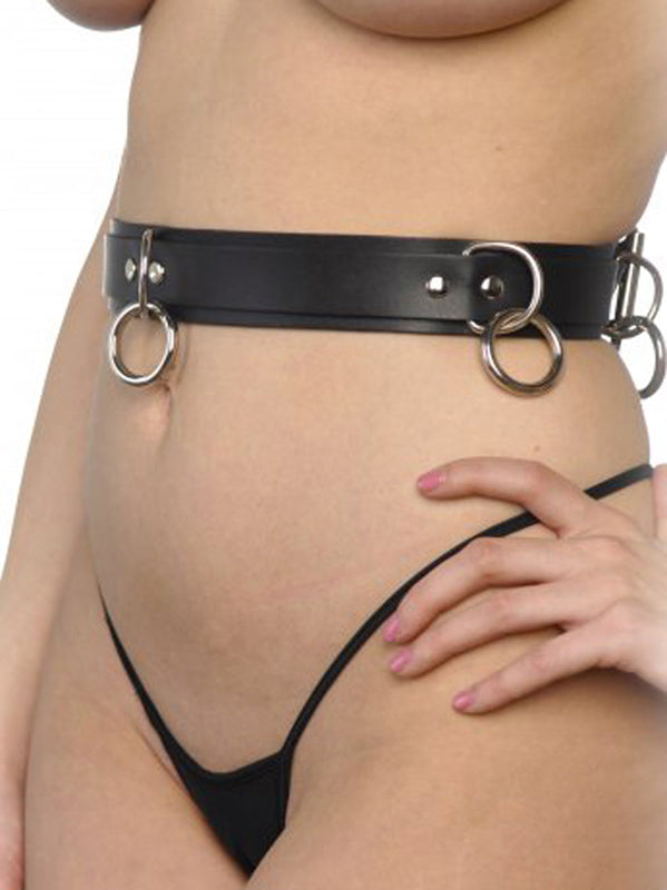 Bondagegurt im Punk-Look